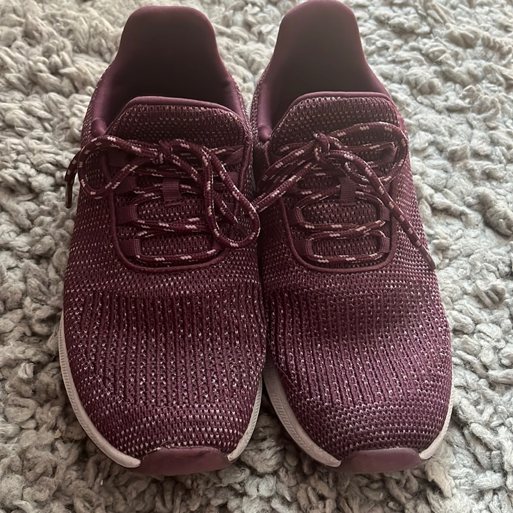 Purple woman’s sneakers size 7.5. Used great condition.